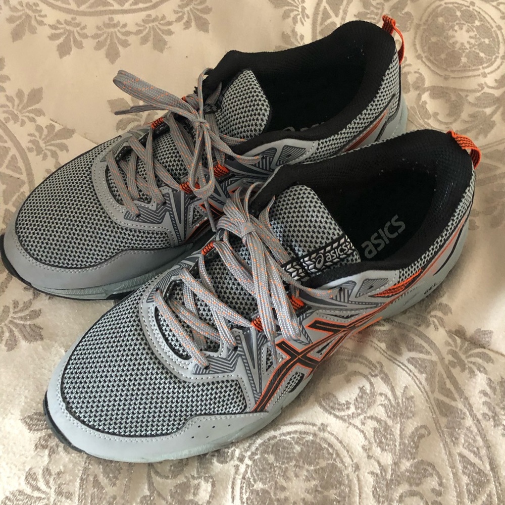Men’s ASICS Gel Venture- size US 9- worn once